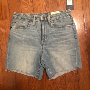 Universal Thread NWT cut off jean shorts